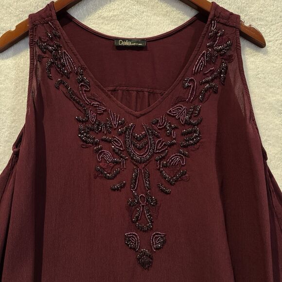 Dalia Womens Elegant Maroon Sleeveless Top Beaded V-Neck Flowy Chic Size M - Picture 2 of 7